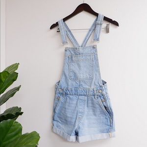 URBAN OUTFITTERS JEAN LINDA SHORTALL OVERALLS!